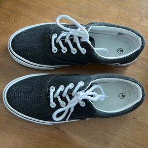 Women’s Grey Sneaker Size 7/38